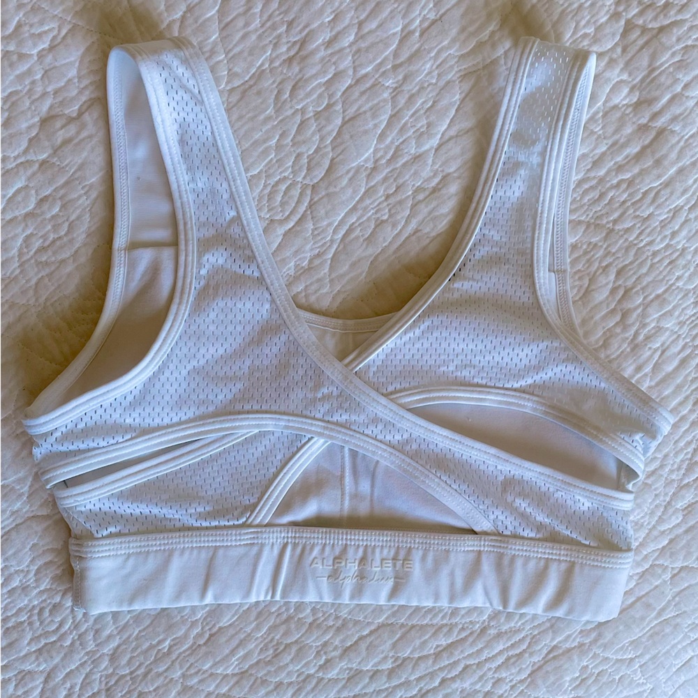 Alphalete WHITE Alphalux Sports Bra (Size: Small)